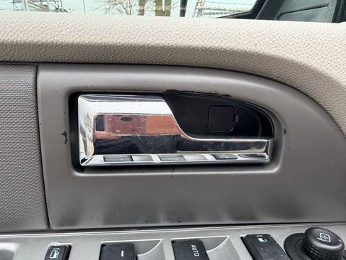 Used 2013 Ford Expedition XLT image 10