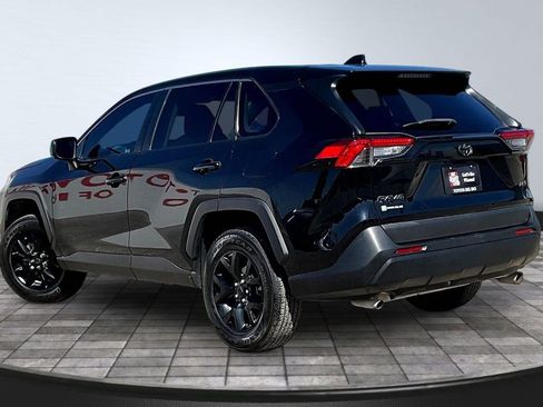 Used 2022 Toyota RAV4 LE image 5