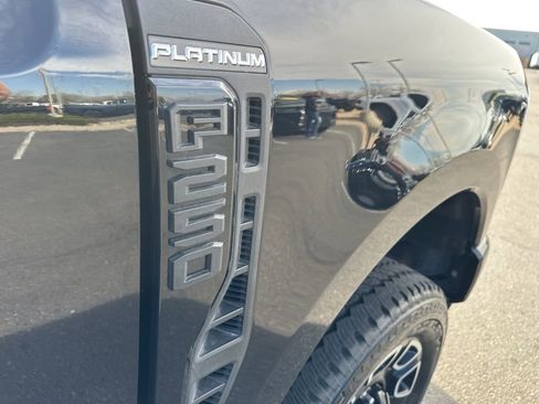 Used 2025 Ford F250 Platinum AWD/4WD image 41