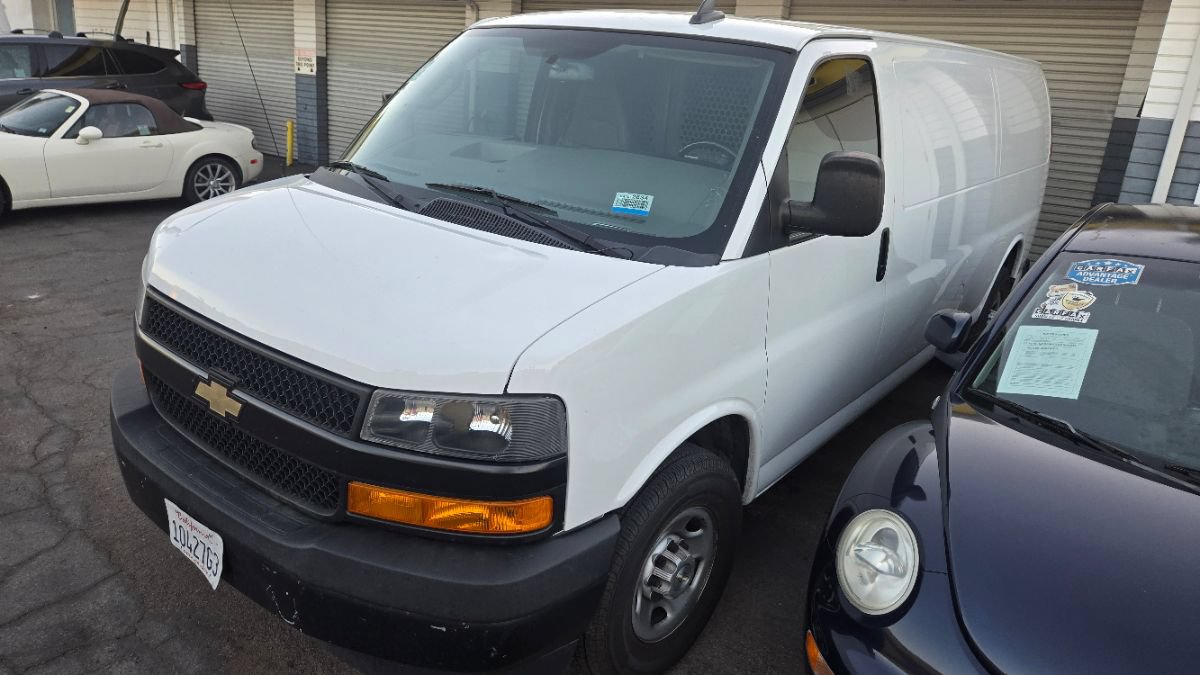 Used 2021 Chevrolet Express 2500 Extended w/ Driver Convenience Package RWD image 3