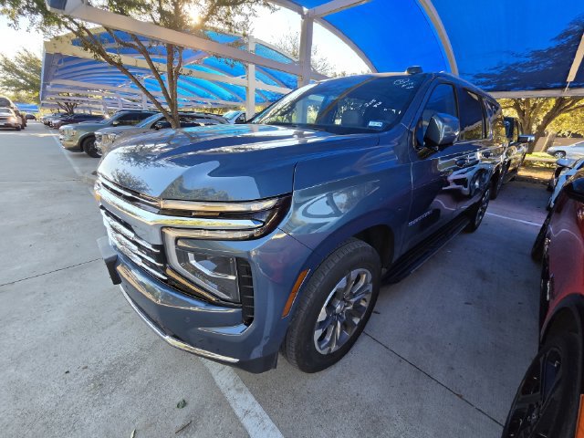 Used 2025 Chevrolet Suburban LT w/ Comfort Package AWD/4WD image 3