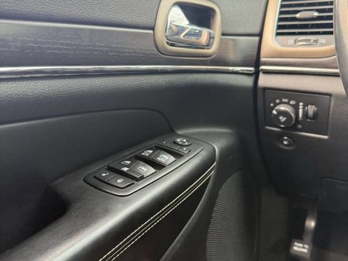 Used 2014 Jeep Grand Cherokee Limited w/ Luxury Group II image 21