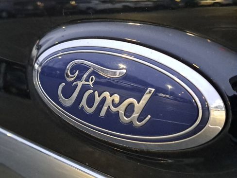 Used 2020 Ford Edge SEL w/ Cold Weather Package image 6