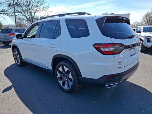 New 2026 Honda Pilot Touring image 3