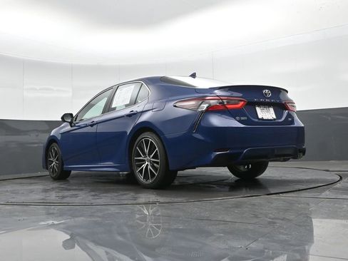 Used 2023 Toyota Camry SE w/ Cold Weather Package image 39