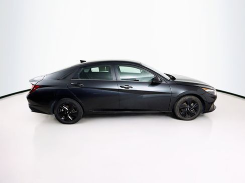 Used 2023 Hyundai Elantra SEL image 2