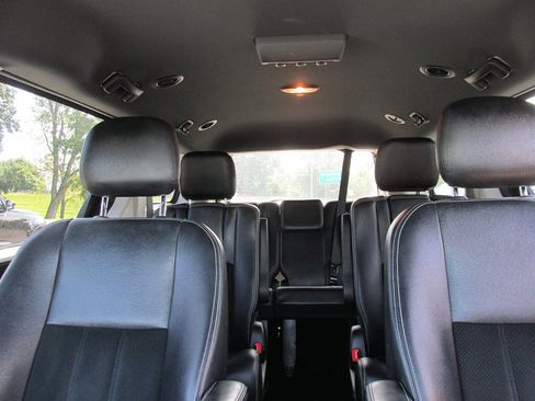 Used 2017 Dodge Grand Caravan SXT FWD image 11
