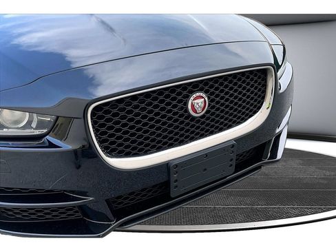 Used 2018 Jaguar XE Premium AWD/4WD image 54