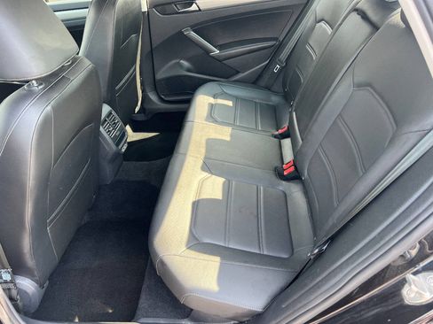 Used 2021 Volkswagen Passat 2.0T SE FWD image 22