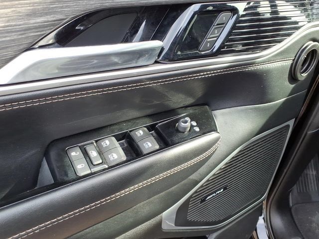 Used 2024 Jeep Wagoneer Series II w/ Flexible Seating Group RWD image 12