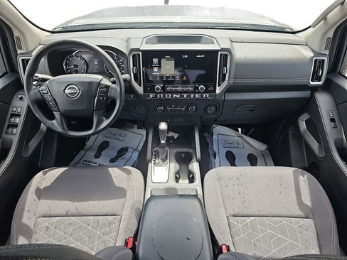 Used 2025 Nissan Frontier SV RWD image 9