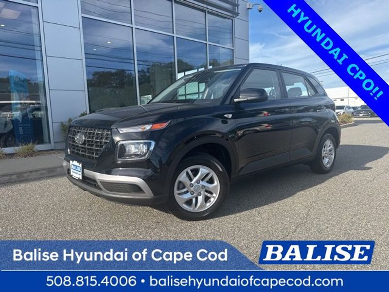 Certified 2025 Hyundai Venue SE image 1