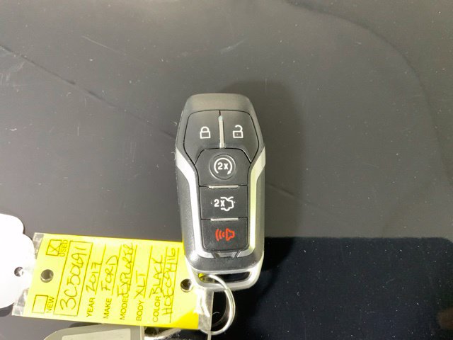 Used 2017 Ford Explorer XLT w/ Equipment Group 202A AWD/4WD image 46