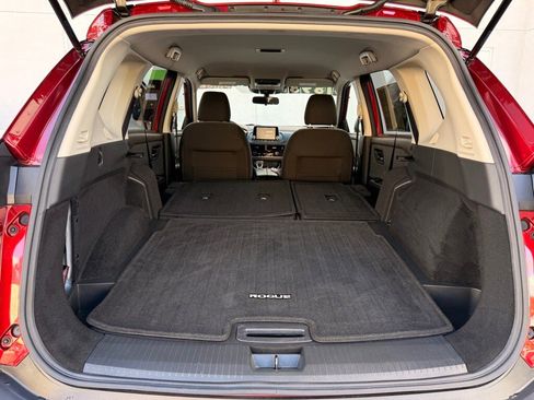 Used 2021 Nissan Rogue SV image 12