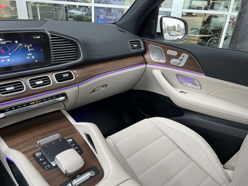 Certified 2025 Mercedes-Benz GLS 450 4MATIC image 35
