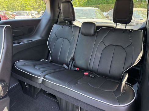 New 2027 Chrysler Pacifica Limited w/ S Appearance Package AWD/4WD image 9