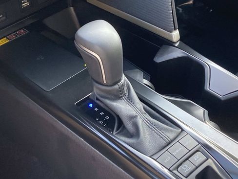 Used 2026 Toyota Camry SE FWD image 39