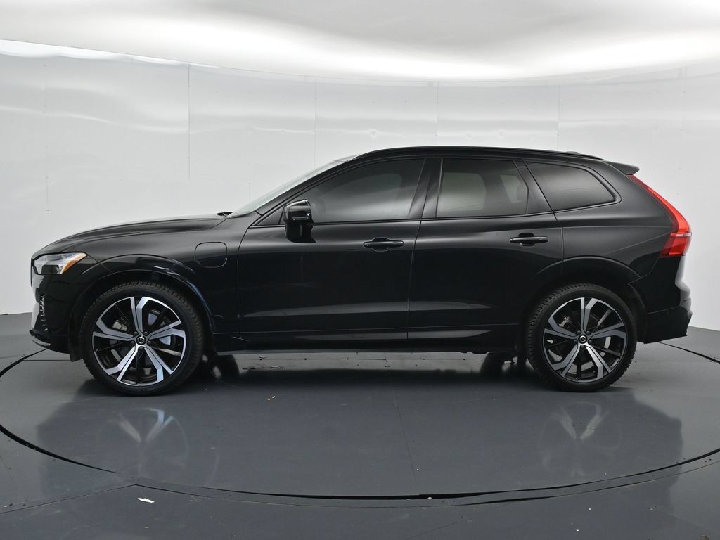Used 2022 Volvo XC60 T8 R-Design w/ Advanced Package AWD/4WD image 2