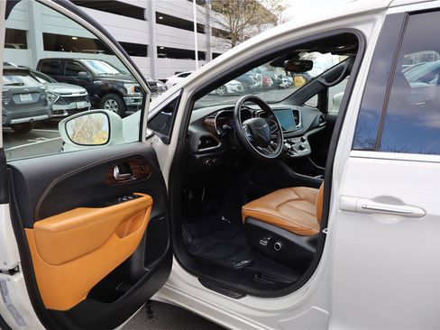 Used 2021 Chrysler Pacifica Pinnacle image 12