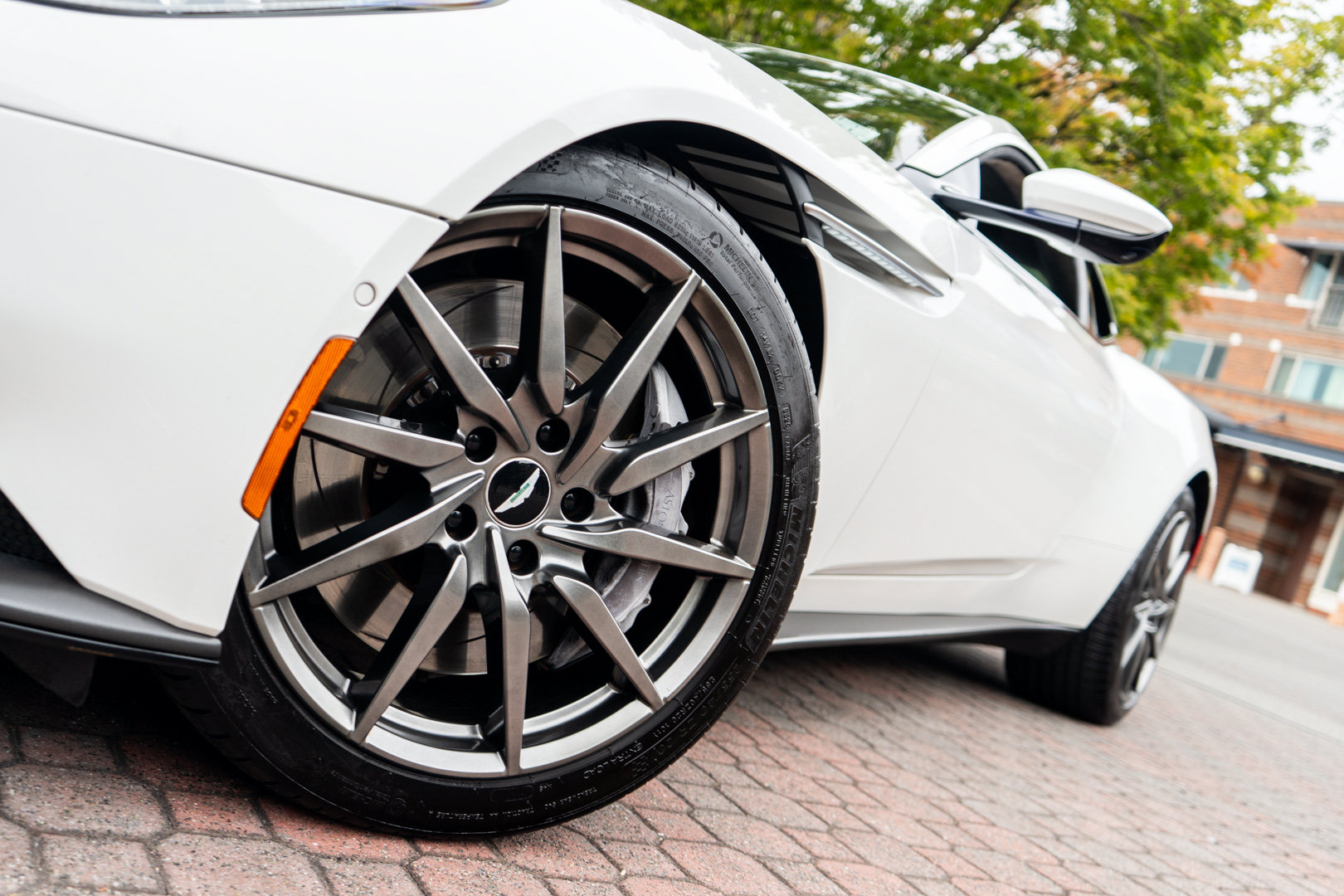 Used 2019 Aston Martin DB11 Coupe RWD image 42