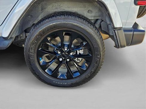 Used 2022 Jeep Wrangler Unlimited Sahara w/ Cold Weather Group image 26