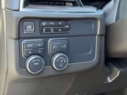 Used 2025 Chevrolet Suburban Z71 AWD/4WD image 10