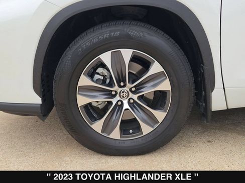 Used 2023 Toyota Highlander XLE FWD image 11