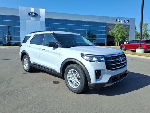 Used 2026 Ford Explorer Active w/ Active Comfort Package RWD image 1