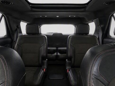 Used 2019 Ford Explorer XLT w/ Equipment Group 202A AWD/4WD image 26