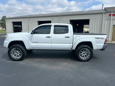 Used 2014 Toyota Tacoma PreRunner w/ TRD Off-Road Package image 8