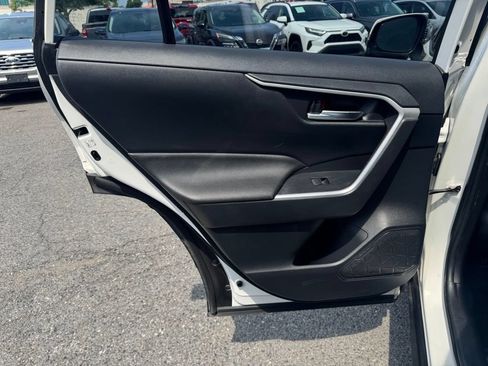 Used 2019 Toyota RAV4 XLE Premium FWD image 11
