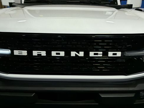 Used 2024 Ford Bronco Outer Banks AWD/4WD image 12