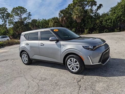Certified 2025 Kia Soul LX image 2