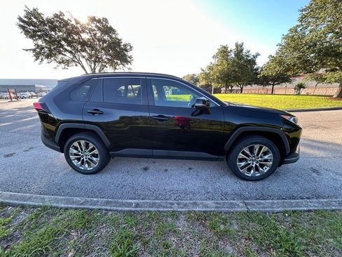 Used 2021 Toyota RAV4 XLE Premium FWD image 7
