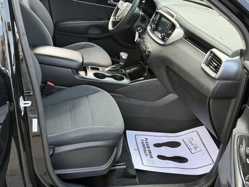 Used 2019 Kia Sorento L FWD image 14