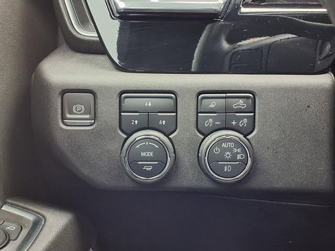 Used 2024 Chevrolet Silverado 2500 LT w/ Convenience Package image 18