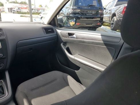 Used 2016 Volkswagen Jetta S image 14