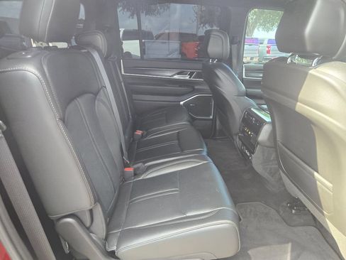 Used 2024 Jeep Wagoneer 4WD w/ Premium Group I image 18
