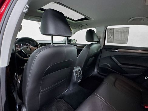 Used 2022 Volkswagen Passat 2.0T image 17