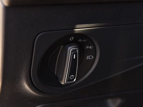 Certified 2023 Volkswagen Tiguan SE FWD image 10