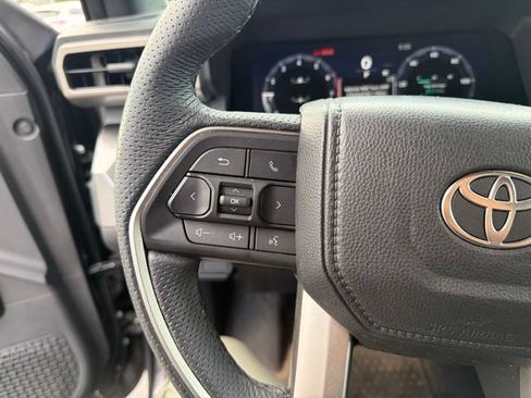 Certified 2025 Toyota Tacoma TRD Sport AWD/4WD image 21