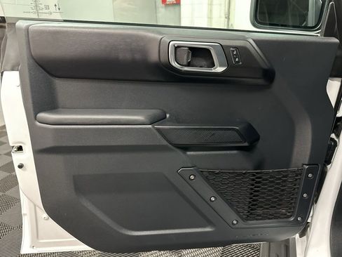Used 2025 Ford Bronco Outer Banks AWD/4WD image 17