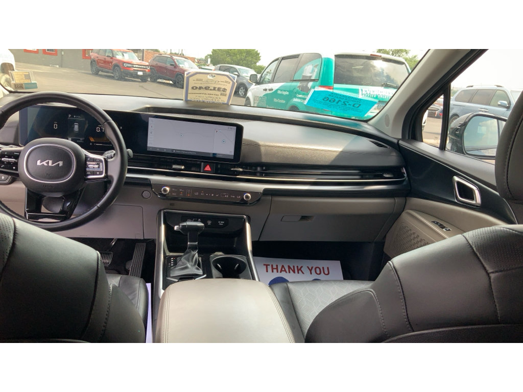 Used 2025 Kia Carnival FWD image 16