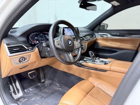Used 2022 BMW 750i xDrive w/ Luxury Rear Seating Package image 27