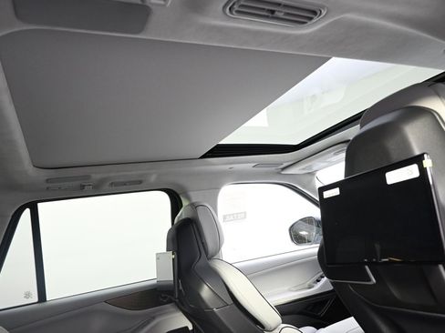 New 2025 Lincoln Navigator L Black Label image 17