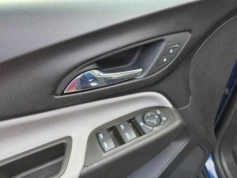 Used 2023 Chevrolet Equinox LS w/ LS Convenience Package image 18