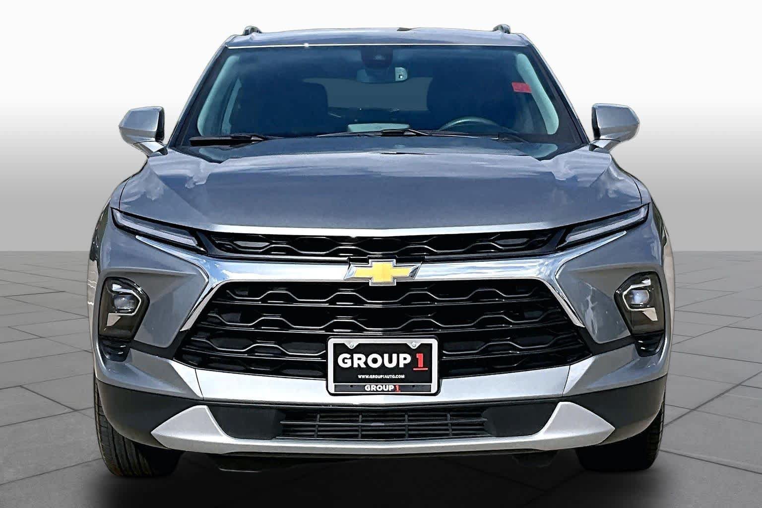 Used 2025 Chevrolet Blazer LT w/ Convenience Package FWD image 4