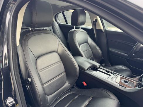 Used 2019 Jaguar XE Prestige image 20