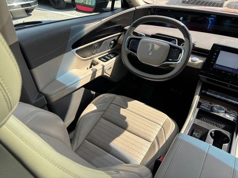 Used 2024 Lincoln Nautilus Reserve w/ Equipment Group 202A AWD/4WD image 11