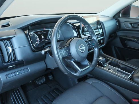 Used 2023 Nissan Pathfinder SV image 6